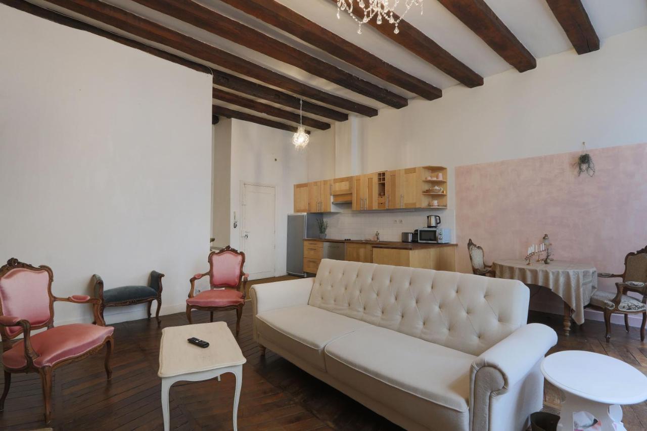 Charme D'Ancien Au Coeur De Vieux-Tours Apartamento Exterior foto